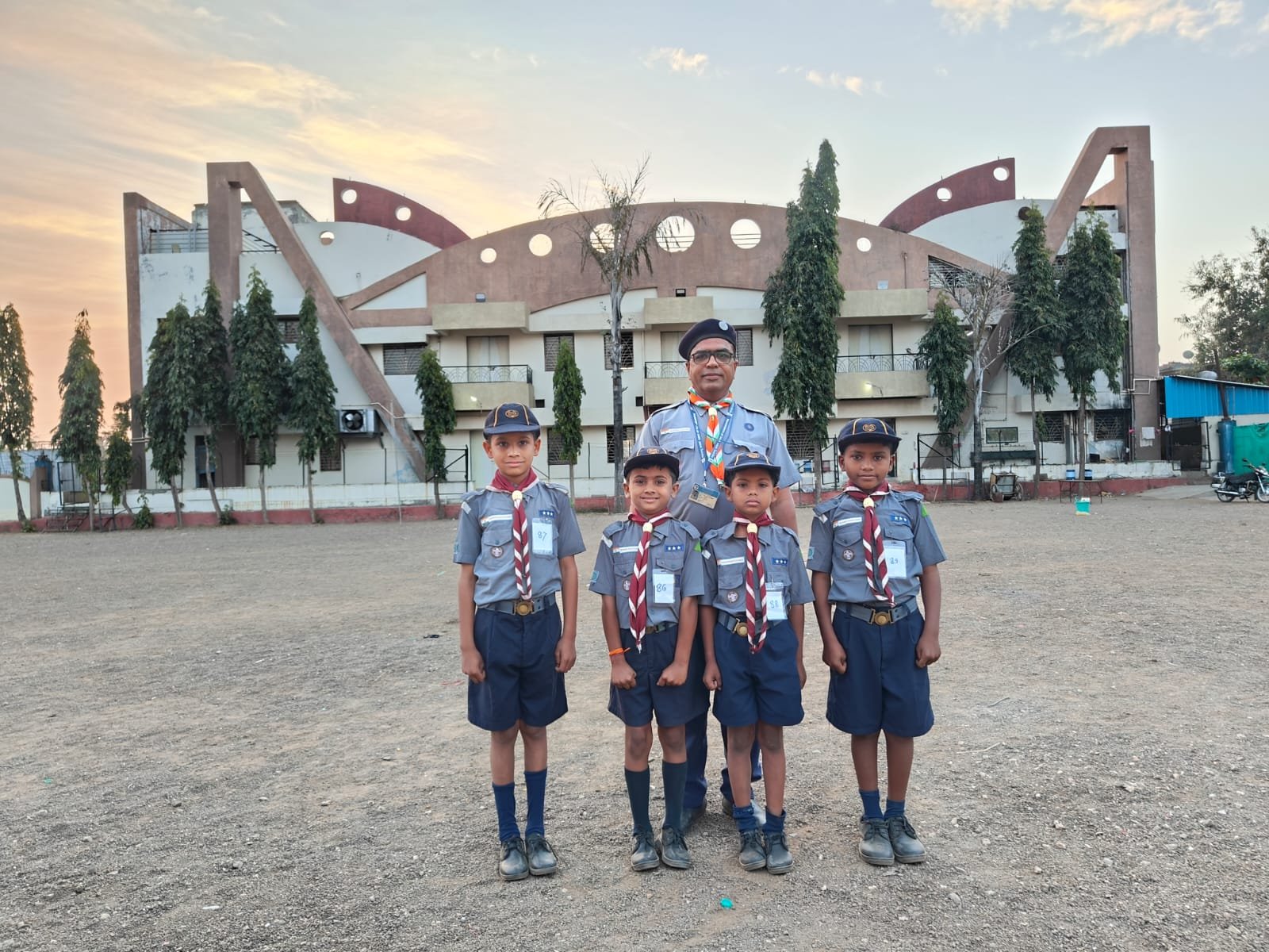 पिंगळवाडे जि.प.शाळेचे 4 विद्यार्थी स्काऊट अंतर्गत कब राज्यस्तर पुरस्काराचे मानकरी  कब (स्काऊट) राज्यस्तर चाचणी शिबीरात जळगाव जिल्ह्यातून सहभागी होणारी जि.प.ची एकमेव शाळा…  राज्य भारत स्काऊट-गाईड कार्यालयातर्फे जळगाव, धुळे