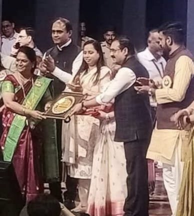 सुवर्णा पवार या उत्कृष्ट विभागीय उपआयुक्त बालस्नेही पुरस्काराने सन्मानित