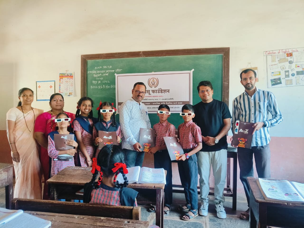 आंतरराष्ट्रीय महिला दिनानिमित्त हेमवसू फाउंडेशनतर्फे . दि मॉडेल इंग्लिश स्कूल, सैतवडे येथील विद्यार्थ्यांना 3D पुस्तकांचे वाटप