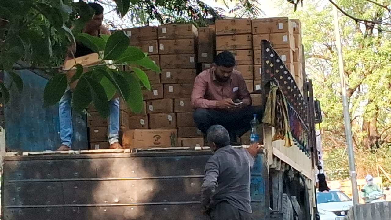 न्यायालयाची दिशाभूल झाल्याने अकोल्यातील मुदतबाह्य सलाईन साठ्यातून रूग्णांची लूटमार होण्याची शक्यता..!  वरीष्ठ अधिकाऱ्यांनंतर आता न्यायालयासोबतही बेजबबादार वागण्यात अकोला अन्न व औषध प्रशासन अग्रेसर!  भ्रष्ट मार्गातील सेटींगचा समाजस्वाथ्यावर आघात.!