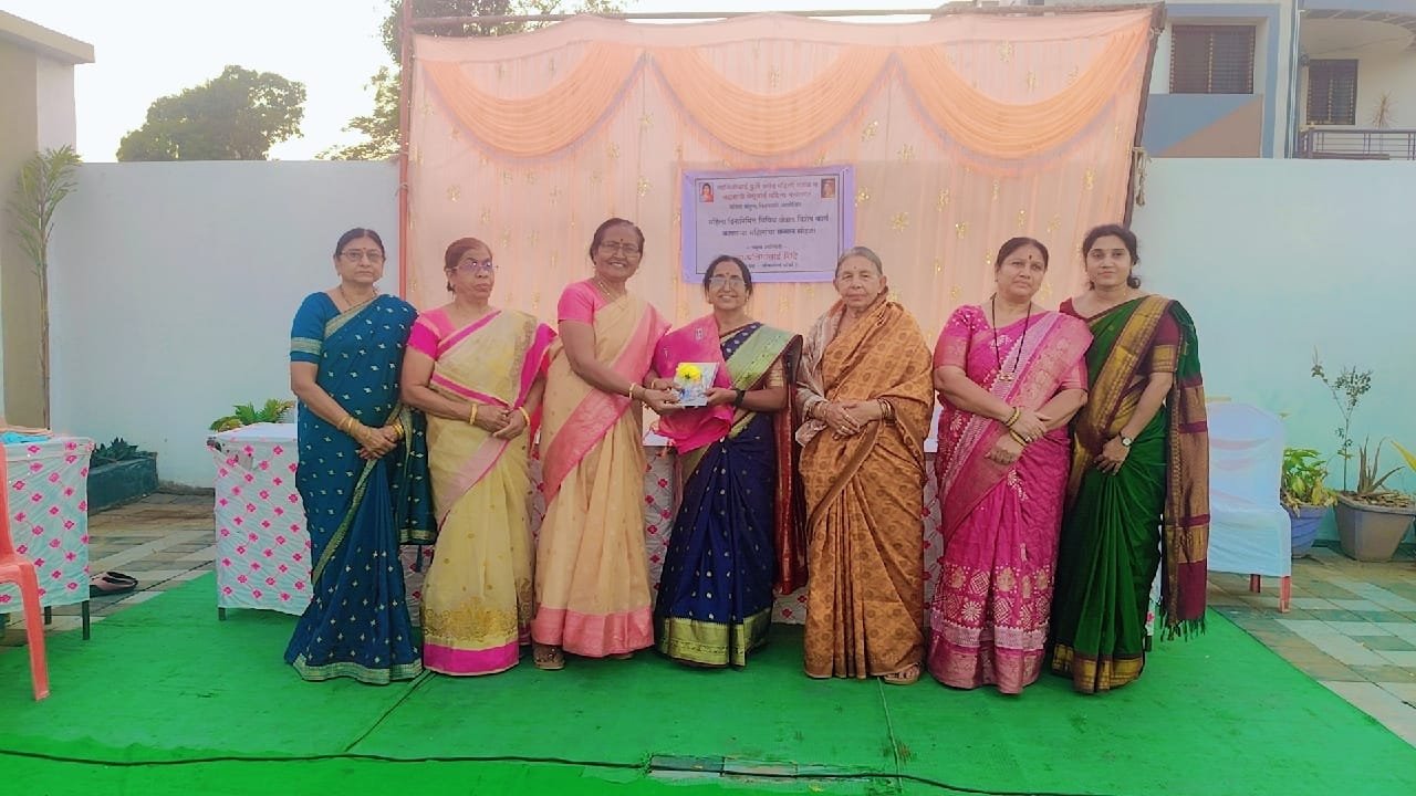 महिला सुरक्षा आणि स्वावलंबन: द्रौपदीचा साक्षात्कार!”  सावित्रीबाई फुले ज्येष्ठ महिला मंडळाच्या कार्यक्रमात सौ. वसुंधरा लांडगे यांचे प्रेरणादायी भाषण