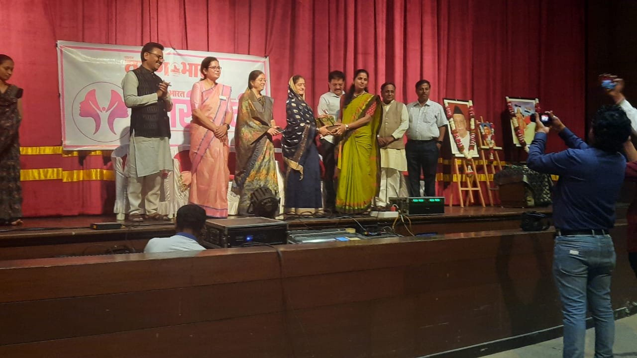 नारीशक्ती पुरस्कार सुनिता महाजन यांना प्रदान*