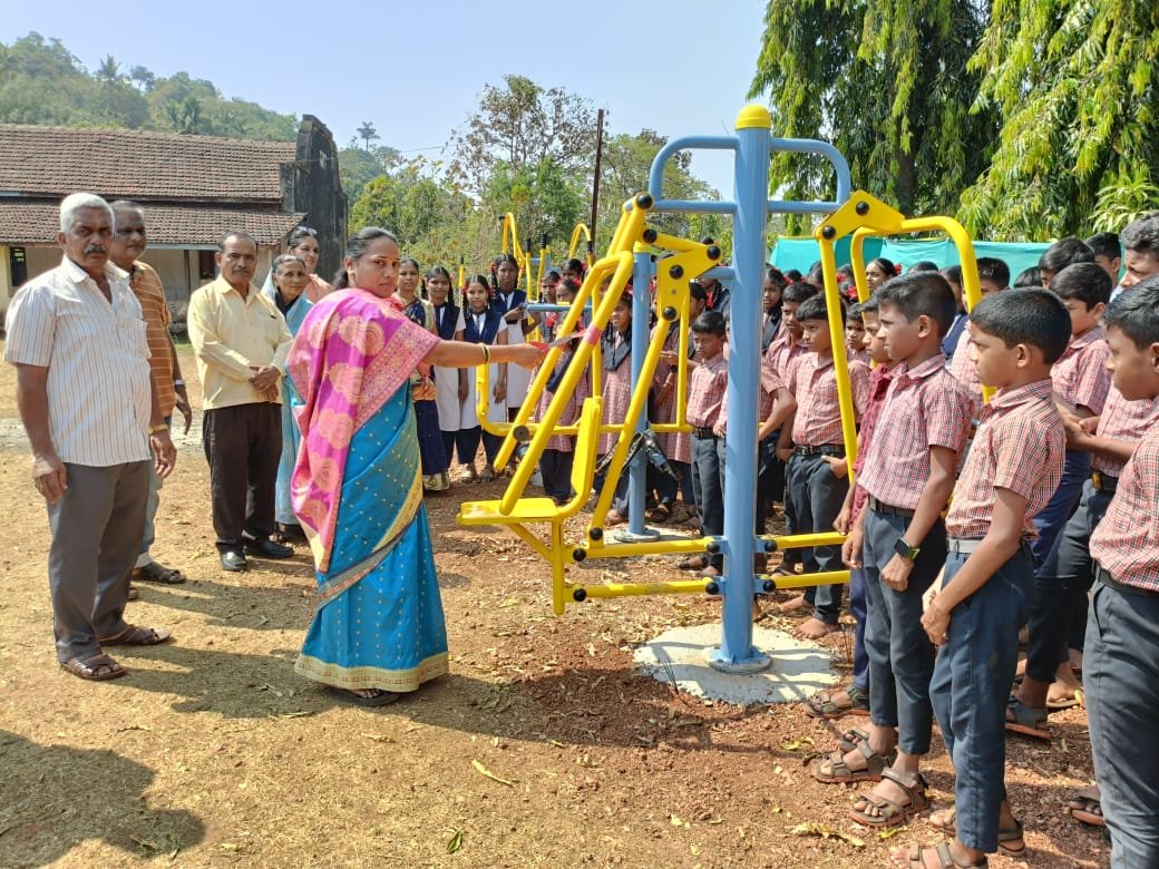 रत्नागिरीत जिल्ह्यातील सैतवडे येथे ओपन जिमचा भव्य उद्घाटन सोहळा: सरपंच उषा सावंत यांचे महत्त्वाकांक्षी पहिलं पाऊल!