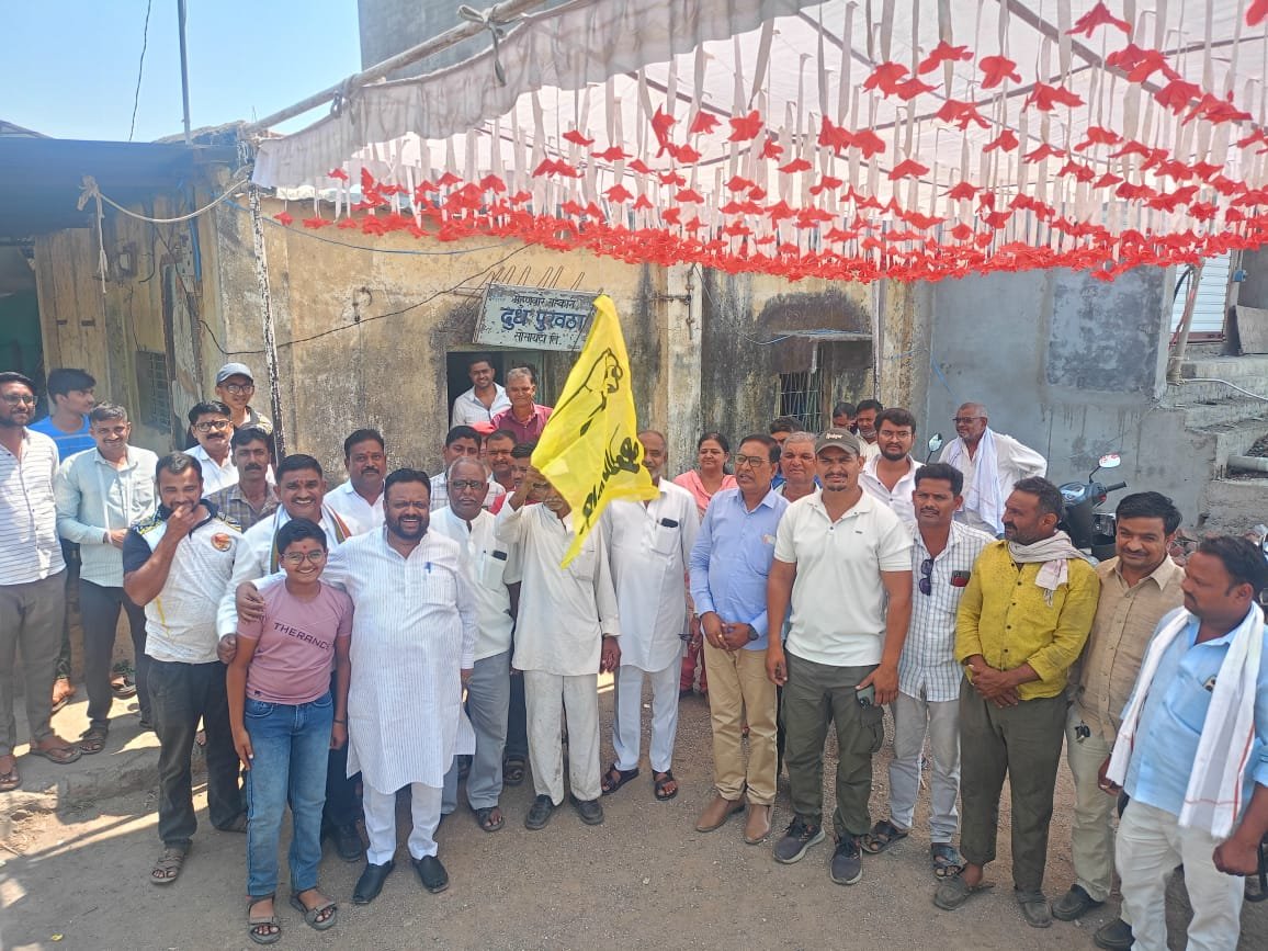 महात्मा फुले समता परिषद राज्य उपाध्यक्ष बाळासाहेब कर्डक यांच्या मार्गदर्शनाखाली मेहुणबारे येथे एल्गार महामेळावा संपन्न