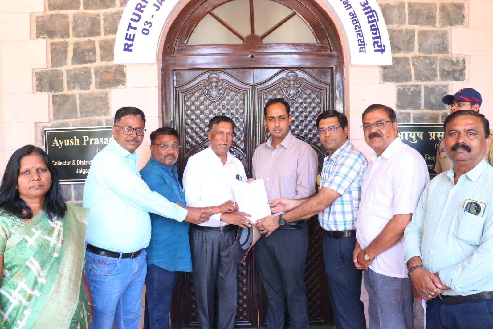 “शिक्षकांचे न्याय मागण्यासाठी जळगावच्या महाविद्यालयीन शिक्षक संघटनेची महत्त्वाकांक्षी मोहीम: जिल्हाधिकारी व तहसीलदारांना दिले निवेदन”