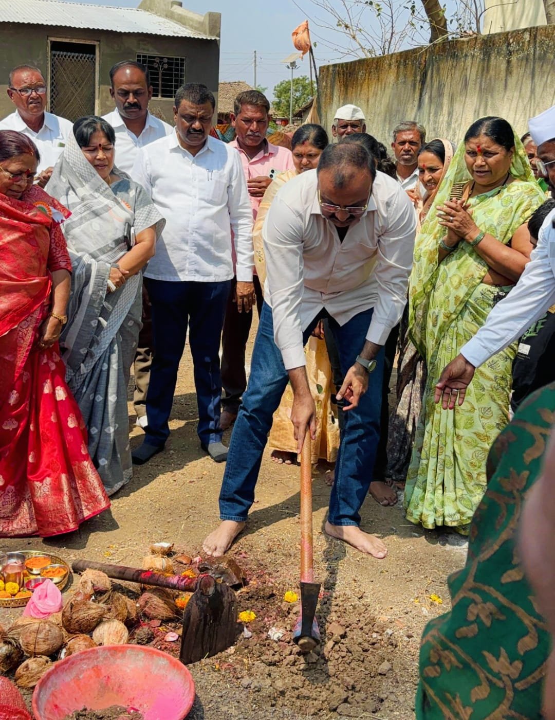 शिरसोले येथे श्री विठ्ठल रुक्मिणी मंदिराचे भूमिपूजन संपन्न.*  *शिरसोले गावाचा सर्वांगीन विकासासाठी सदैव तत्पर राहील, व त्वरित निधी उपलब्ध करून समस्या सोडविण्यासाठी उपाययोजना केल्या जातील: आमदार मंजुळा गावित.*