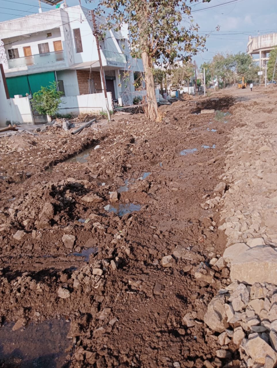 मुंदडा नगरात पाण्याचा पुरवठा ठप्प: ठेकेदाराच्या मनमानीवर तातडीने कार्यवाहीची मागणी!  80 फुटी रींग रोडच्या कार्यामुळे पाणी पुरवठ्यातील गंभीर अडचणींवर लक्ष देण्याची आवश्यकता!