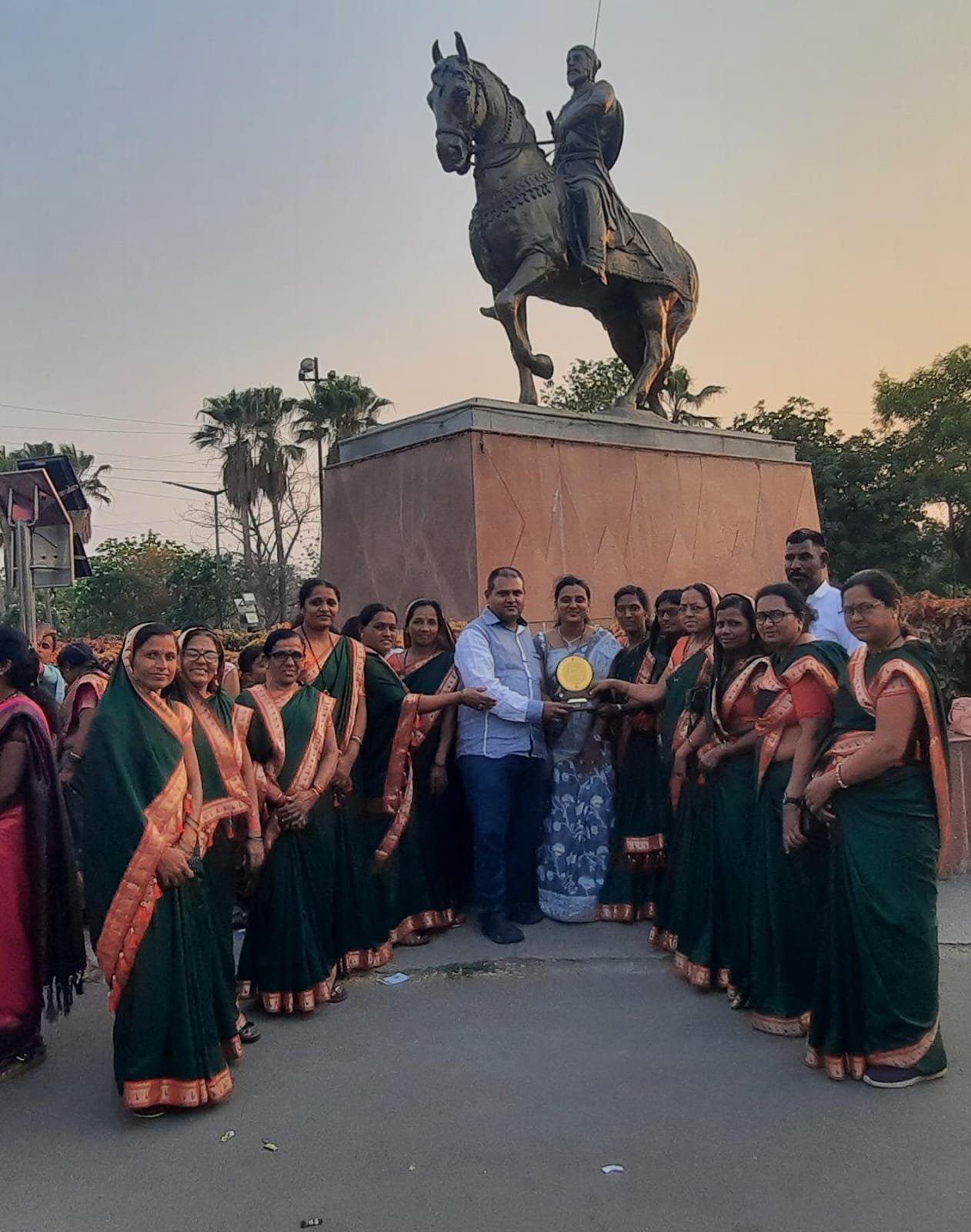 ‘सत्यमेव जयते फार्मर कप पुरस्कार 2024’ – अमळनेरच्या धरती माता महिला गटाला मिळाला तालुकास्तरीय प्रथम पारितोषिक!