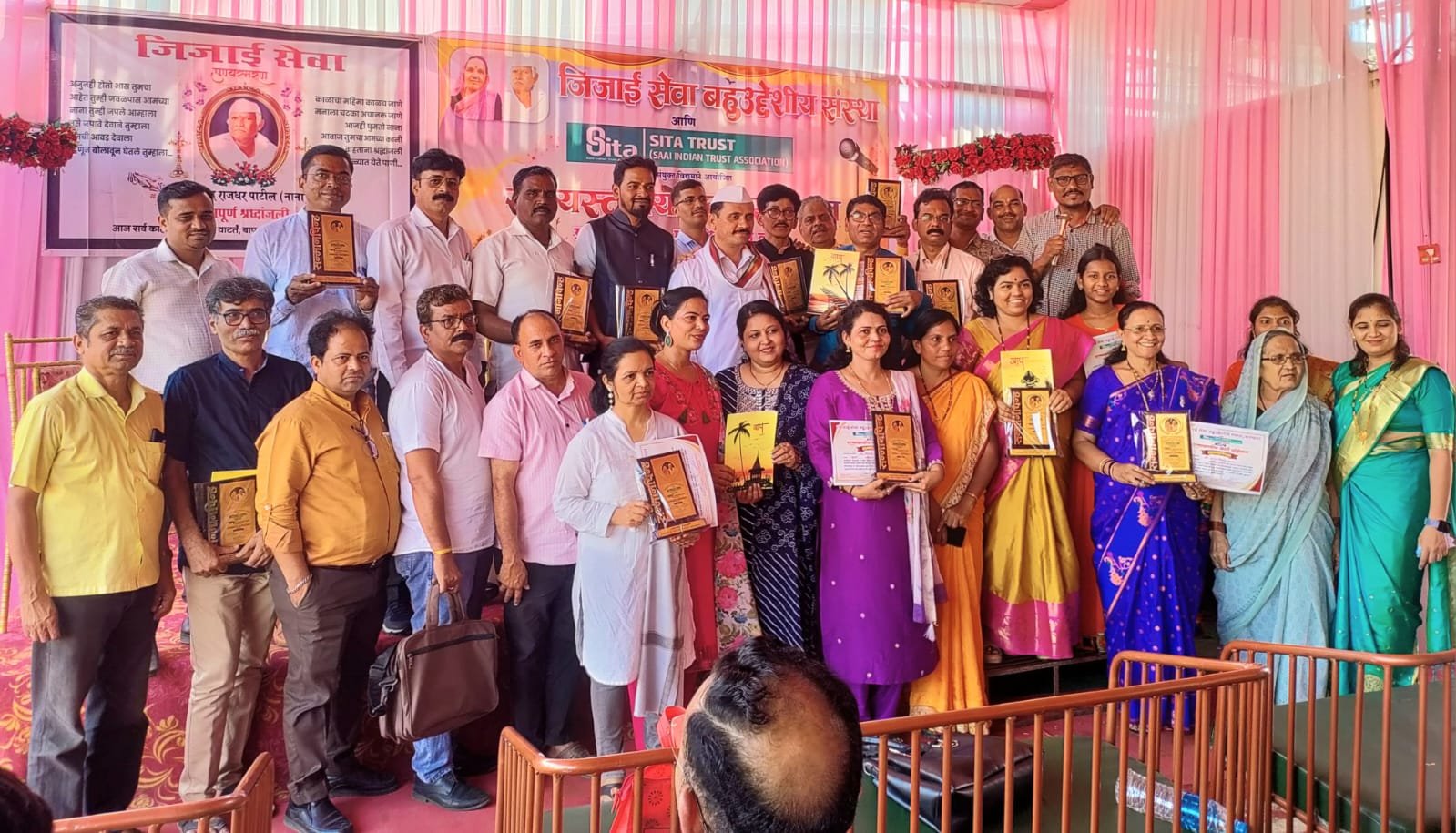 कल्याणमध्ये रंगले बापावरील राज्यस्तरीय कवी संमेलन  जन्मदात्या बापाची साथ शेवटपर्यंत सोडू नका- अनिल बोरनारे