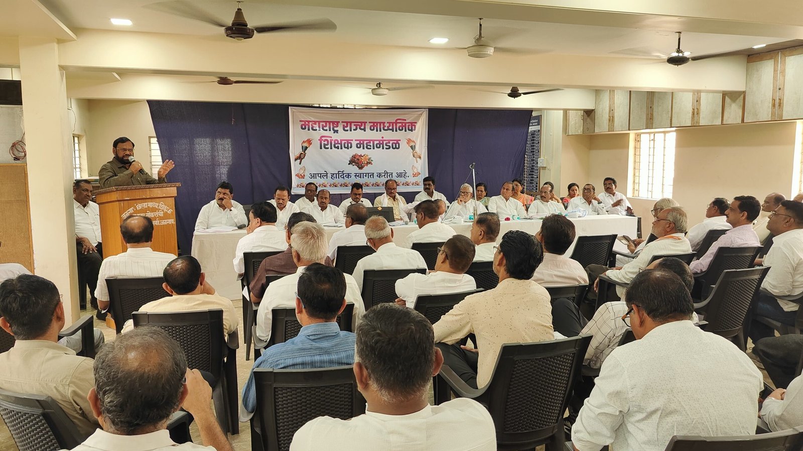 महाराष्ट्र राज्य माध्यमिक शिक्षक महामंडळाच्या सभेत आमदार प्रशांत बंब यांचा जाहीर निषेध.