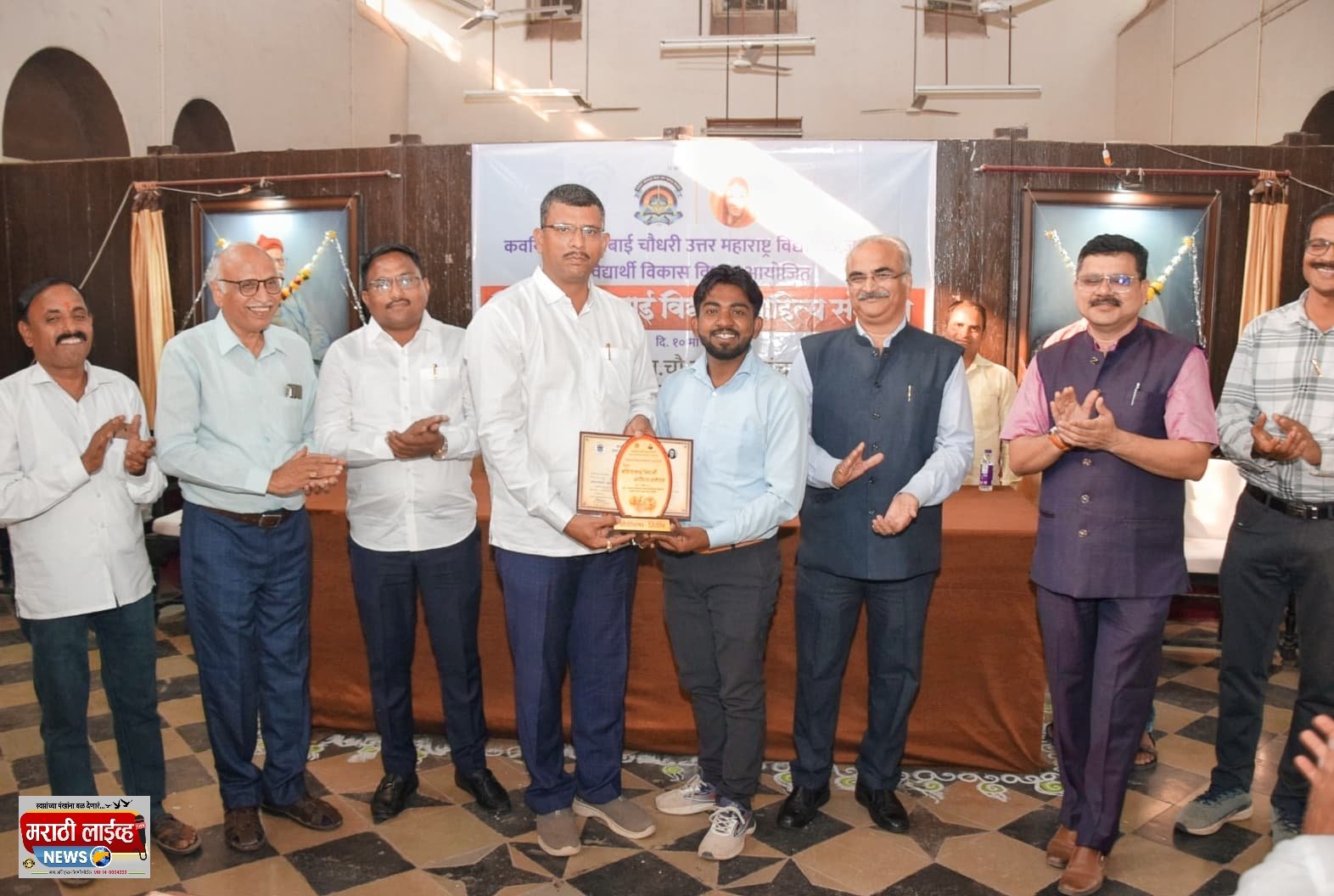 विद्यापीठस्तरीय तिसरे बहिणाबाई विद्यार्थी साहित्य संमेलनात सागर कोळी यांचा बोलीभाषा स्पर्धेत द्वितीय क्रमांक**