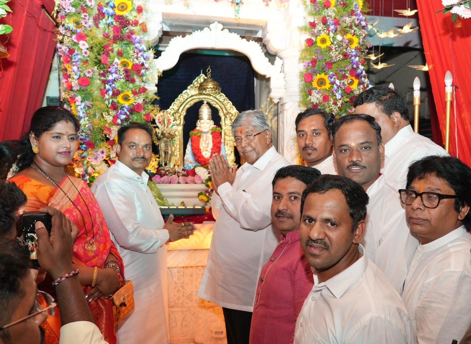 स्वामी समर्थांच्या प्रकटदिनानिमित्त मंत्री चंद्रकांत पाटील यांनी कोथरूड मधील विविध भागात आयोजित प्रकटदिन सोहळ्यात घेतला सहभाग*