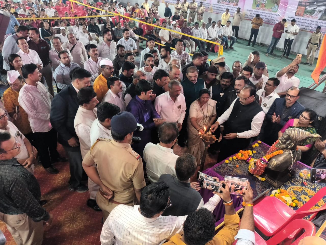 खान्देशचे महाराष्ट्रातच नव्हे तर भारताच्या विकासात मोठे योगदान ::ना. श्री.चंद्रशेखर बावनकुळे  *ग्लोबल खान्देश महोत्सव-…एक सांस्कृतिक व्यासपीठ…!* पद्मश्री खान्देश भूषण चैत्राम पवार…