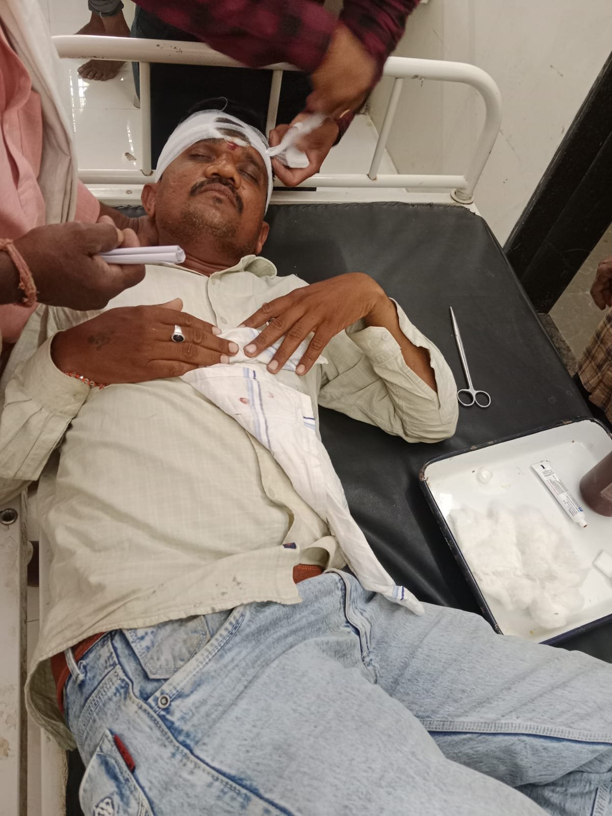 पत्रकार स्वप्निल देशमुख यांचेवर प्राणघातक हल्ला  लोकस्वातंत्र्य पत्रकार महासंघाकडून त्वरीत कारवाईची मागणी.  हल्लेखोरांवर तामगांव पोलिसांत गुन्हे दाखल