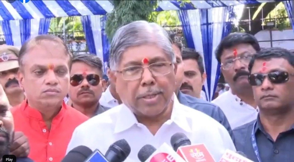 दलित, मराठा, ओबीसी देवेंद्र फडणवीस यांच्या विरोधात जाऊ शकत नाहीत – उच्च व तंत्र शिक्षण मंत्री चंद्रकांत पाटील*