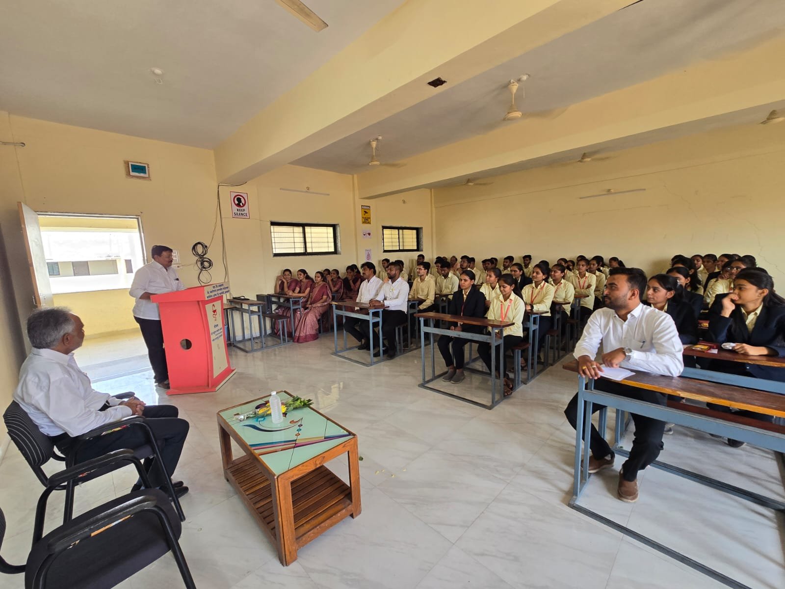 फार्मसी महाविद्यालयात SOP WRITING स्पर्धेचे आयोजन*