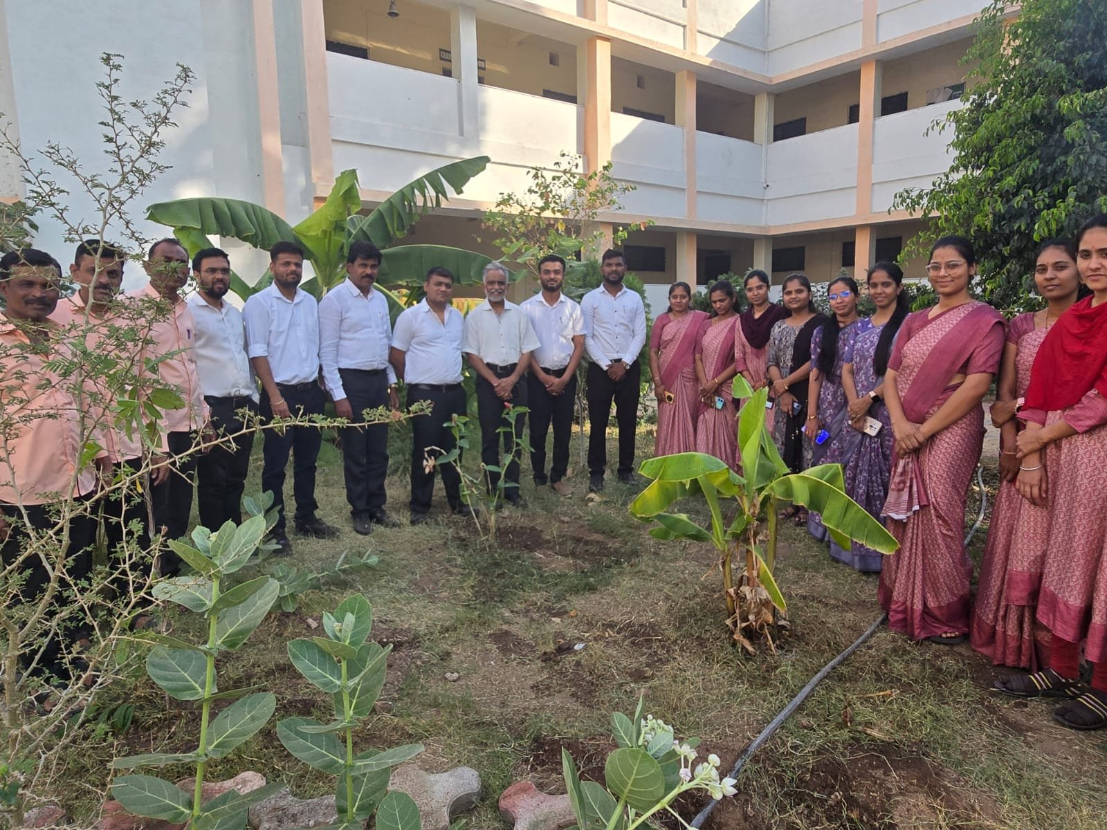 फार्मसी महाविद्यालयात जागतिक वसुंधरा दिवस साजरा*