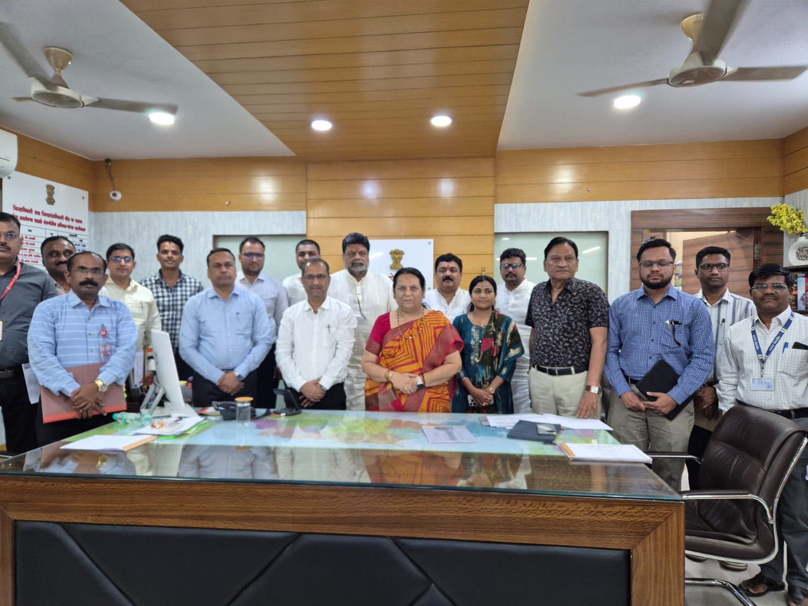 बीड जिल्ह्यातील ऊसतोड महिला कामगारांच्या समस्या, महिला व बालकांच्या सुरक्षेच्या उपाययोजना, पाणीटंचाई, रोजगार हमी योजना, समस्या सोडवण्यासाठी उपसभापती डॉ. नीलम गोऱ्हे यांच्या अध्यक्षतेखाली आढावा बैठक*