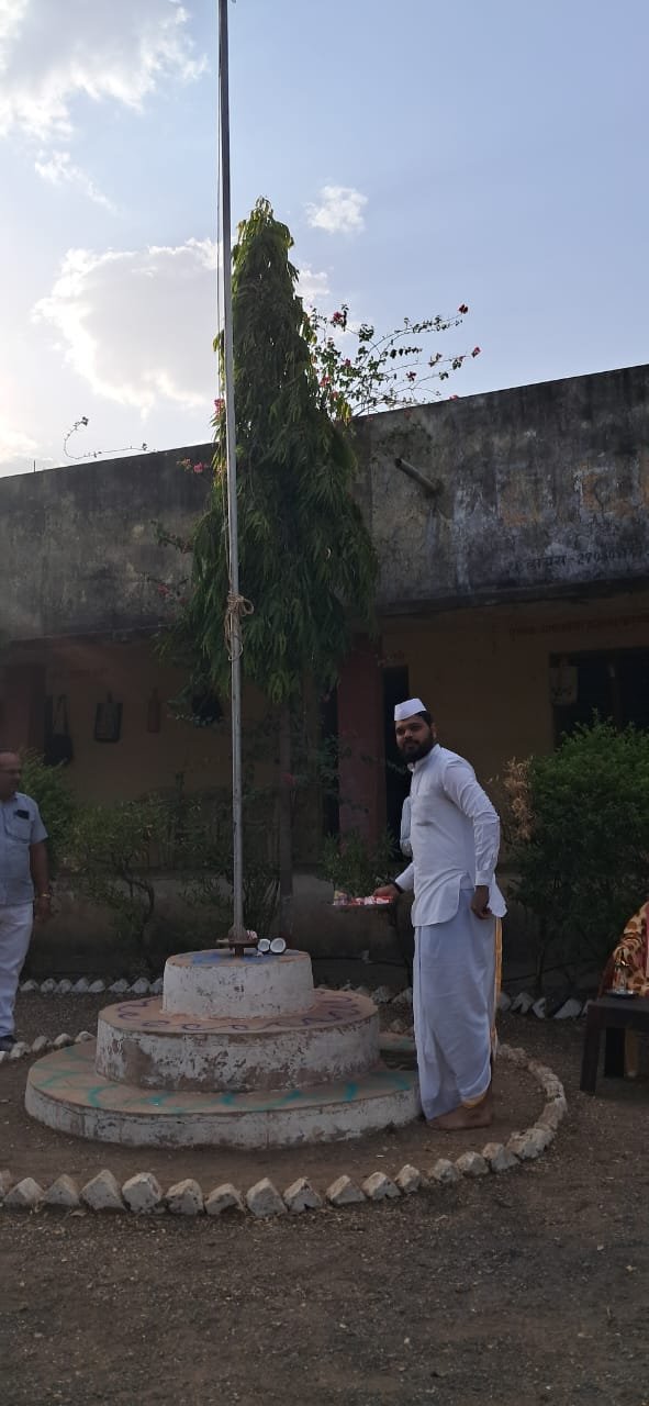 नंदादीप माध्यमिक विद्यालय निंबमध्ये महाराष्ट्र दिनानिमित्त भावपूर्ण ध्वजारोहण सोहळा**
