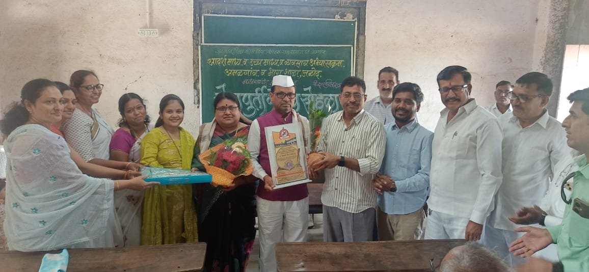 संतोषगीर गोस्वामी यांचा सेवापूर्तीनिमित्त गौरव…