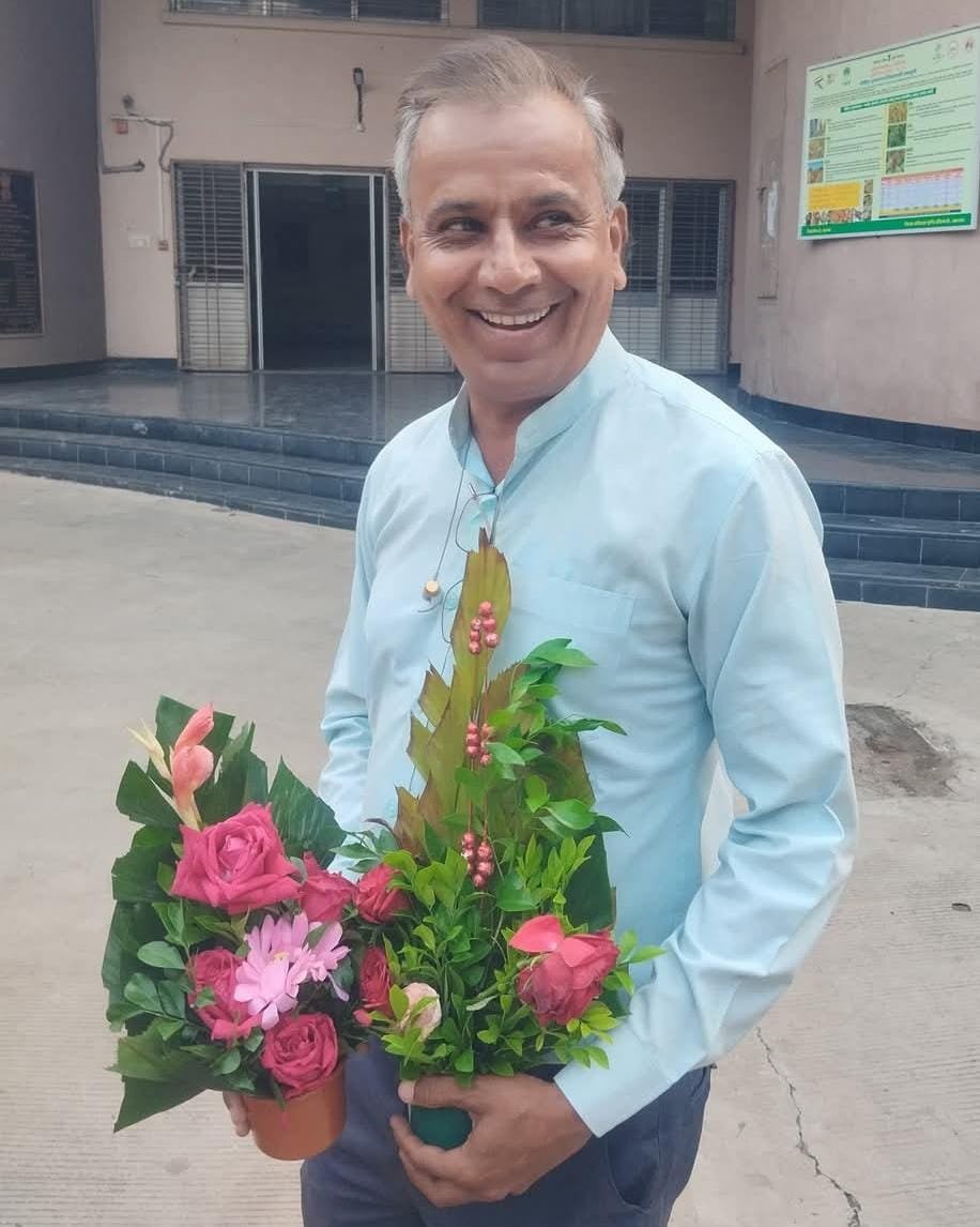 देशमुख यांची आरोग्य सेवक पदावरून आरोग्य सहाय्यक पदावर पदोन्नती.