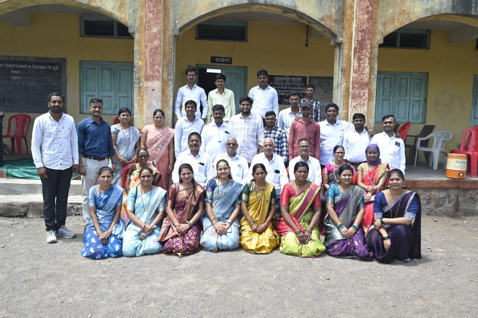भडणे येथील कै सि बी देसले विद्यालयाचे माजी विद्यार्थी आले एकत्र