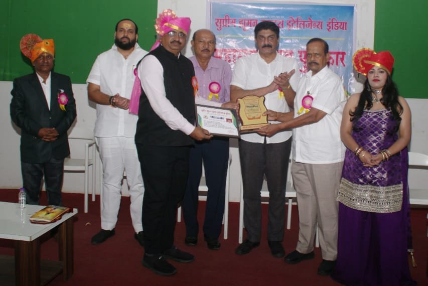 महाराष्ट्र दिनानिमित्त शिवश्री बापूराव ठाकरे सर यांना महाराष्ट्र गौरव सन्मान पुरस्कार.