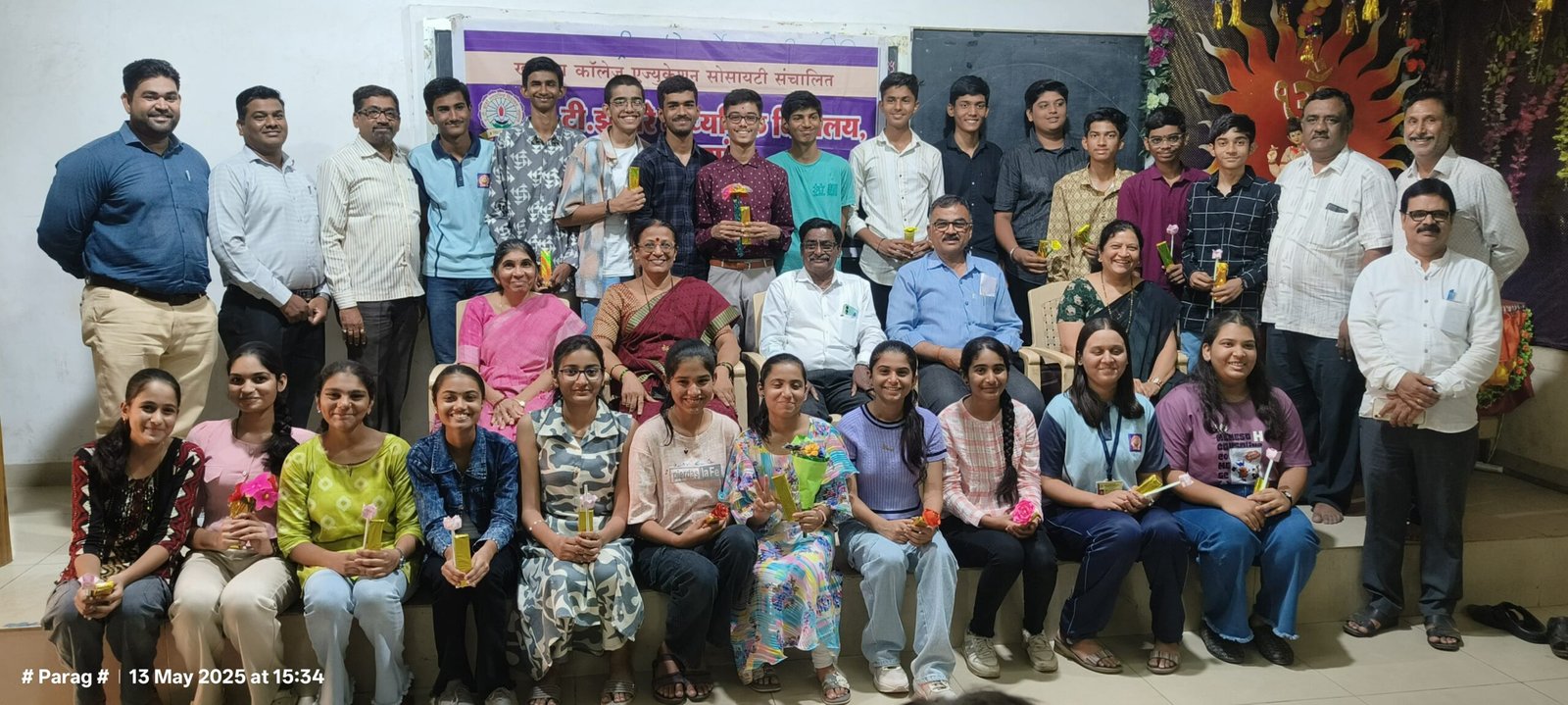 ए.टी.झांबरे माध्यमिक विद्यालय जळगाव १०० टक्के निकाल* *विद्यार्थ्यांचे घवघवीत यश*