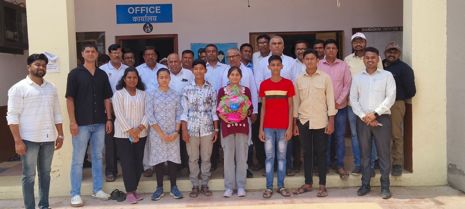 जय योगेश्वर माध्यमिक विद्यालयाचा निकाल ९८.५५ टक्के*