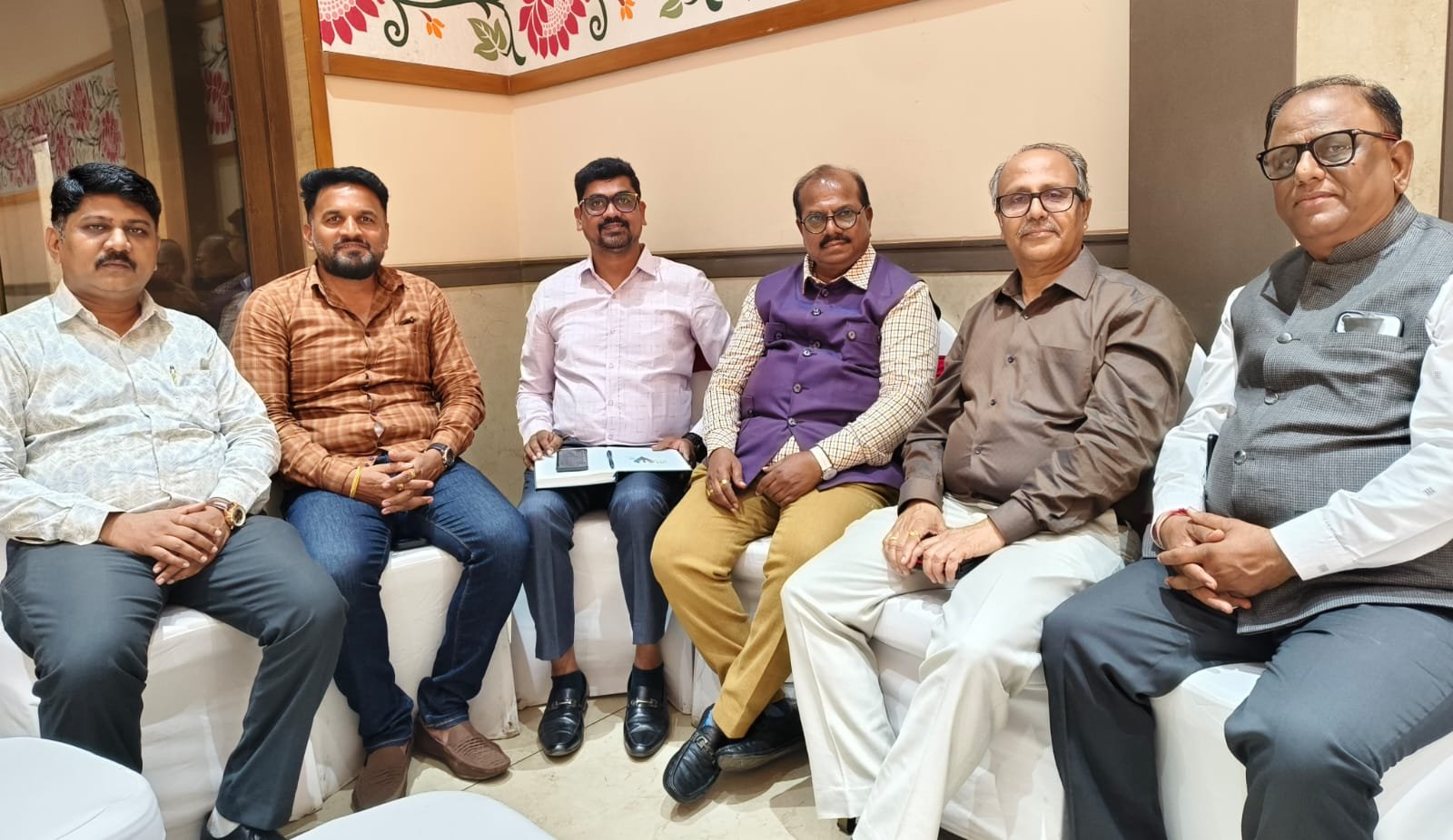 येत्या २५ मे ला पुण्यात डिजिटल मिडिया संपादक पत्रकार संघटनेचा राज्यस्तरीय मेळावा*  *महाराष्ट्र महागौरव पुरस्कारांचे वितरण व प्रतिबिंब प्रतिष्ठानचे उद्घाटन*  *राज्य कार्यकारिणी पुण्यातील बैठकीत निर्णय -राजा माने*