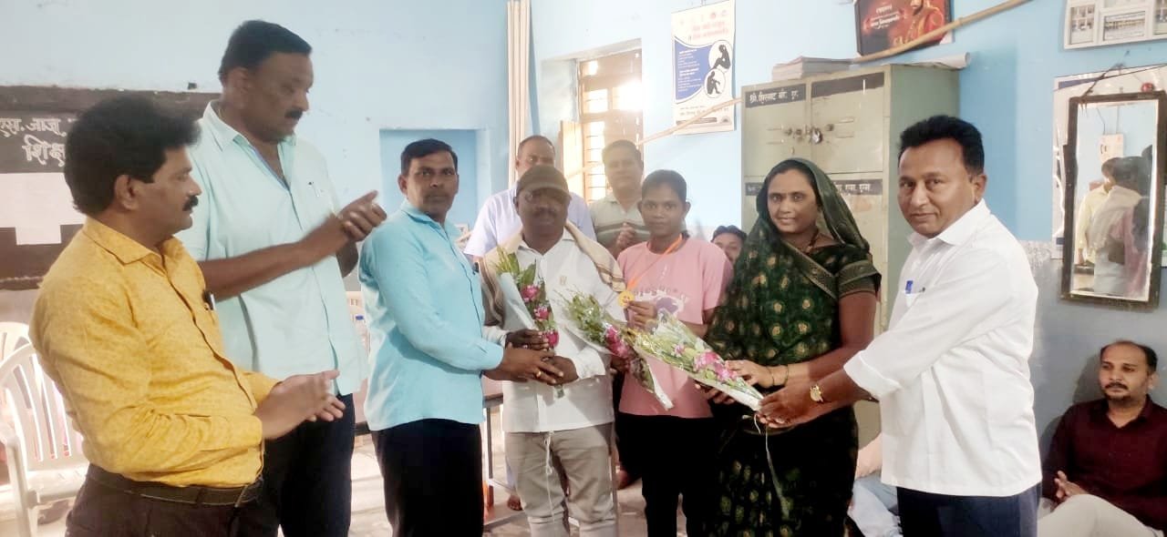 जे एस जाजू हायस्कूल उत्राण येथे इयत्ता दहावीतील गुणवंत विद्यार्थ्यांचा सत्कार सोहळा संपन्न