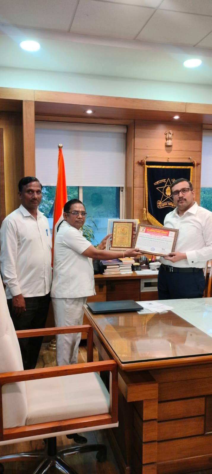 कर्तव्यदक्ष अधिकाऱ्यांच्या कार्याचे मूल्यमापन होणे गरजेचे… ज्येष्ठ समाजसेवक प्रवचनकार हिंदू रत्न डॉ.रवींद्र भोळे