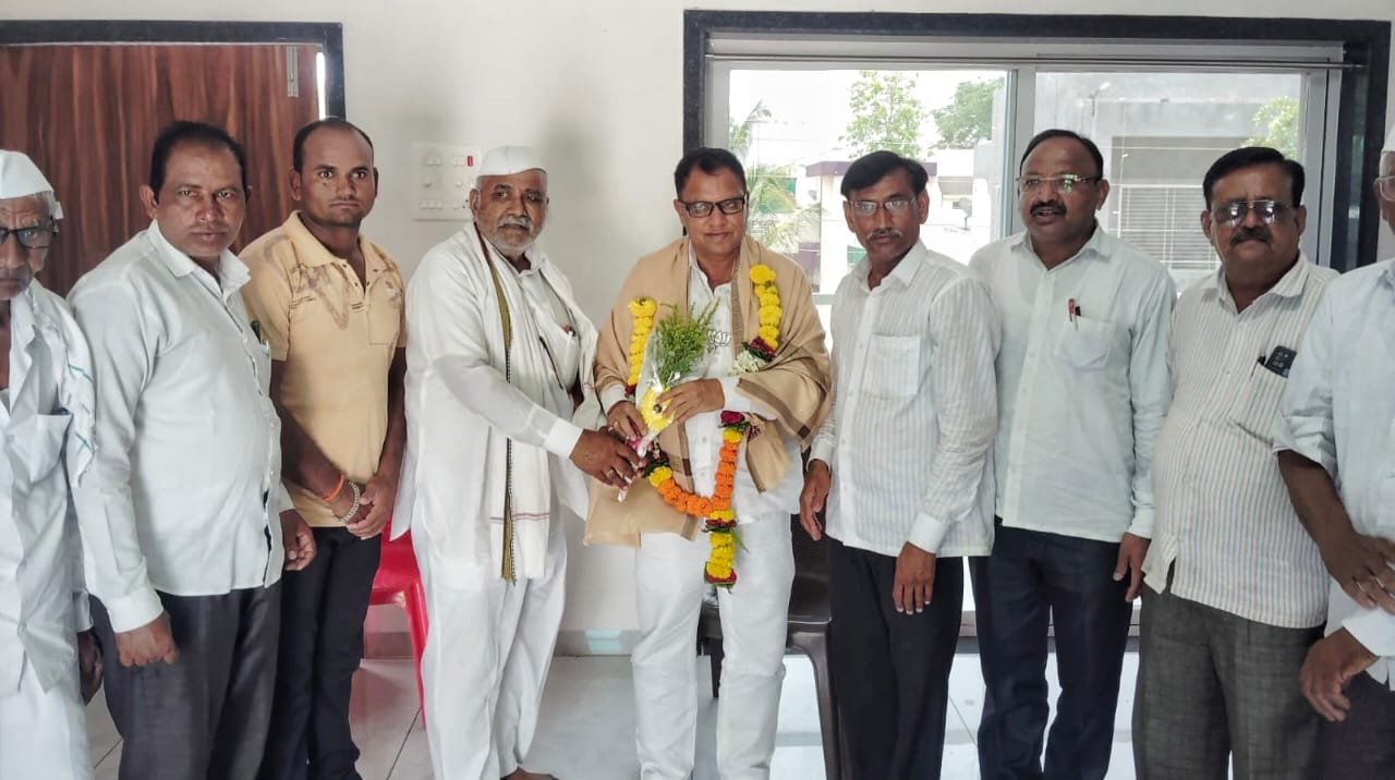 माळी समाजातर्फे भाजपा जिल्हाध्यक्ष बापू खलाणे यांचा सत्कार,,,,