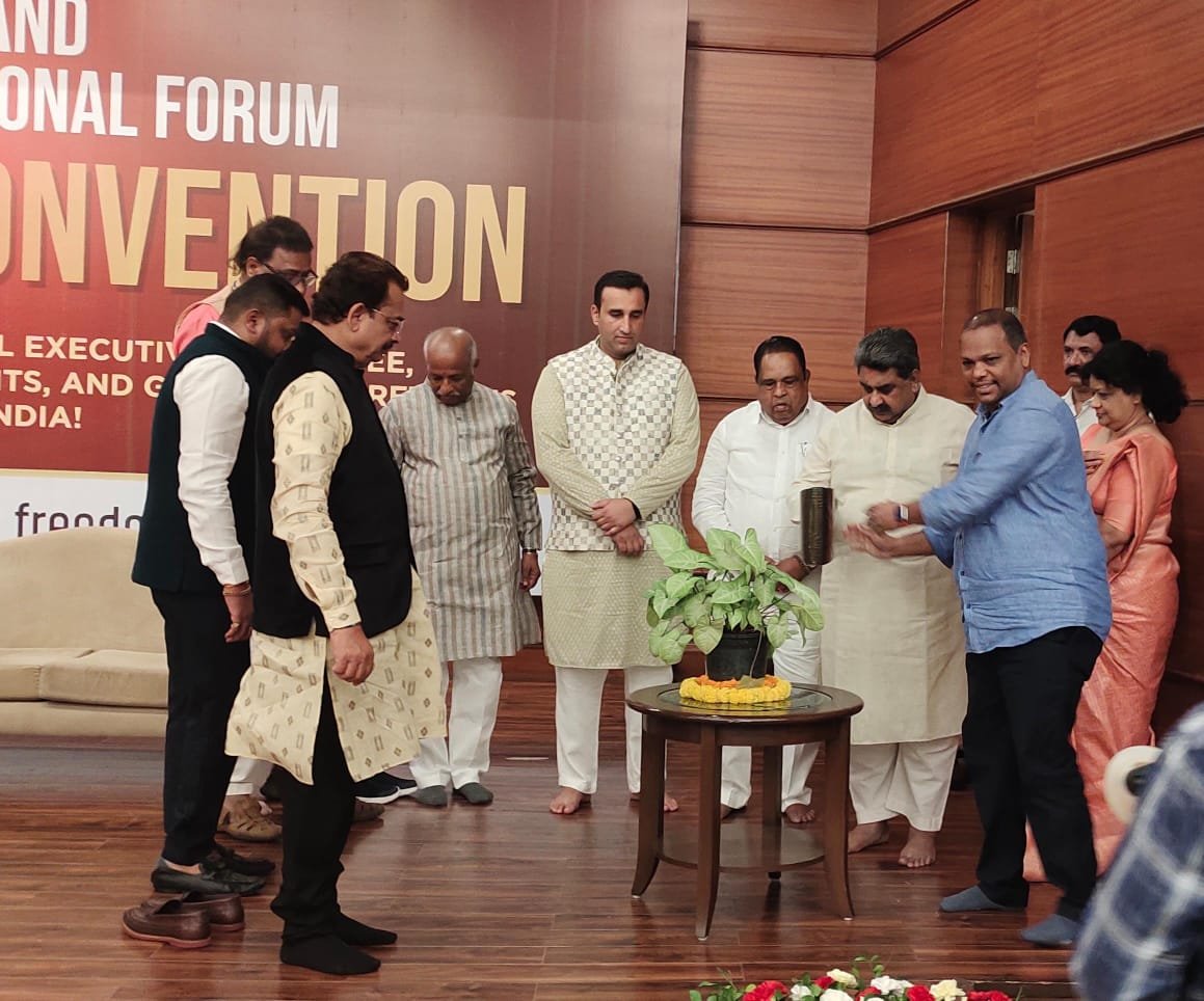 दिल्लीत व्हॉईस ऑफ मीडियाचे राष्ट्रीय अधिवेशन,  देशभरातील विविध राज्याचे प्रदेशाध्यक्ष व सचिवांचा सहभाग  ,पत्रकार आणि पत्रकारिता या विषयावर मंथन