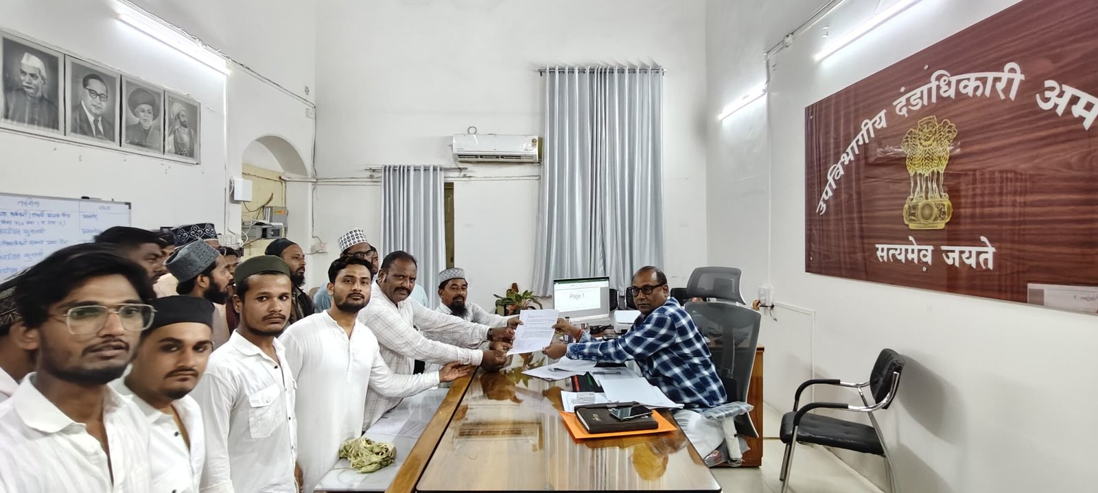 मुहम्मद (स.अ.सल्लम) यांच्याविरुद्ध अपमानास्पद वक्तव्यावर मुस्लिम समाजाकडून तीव्र निषेध, शर्मिष्ठांविरुद्ध कायदेशीर कारवाईची उपविभागीय अधिकारी यांच्या कडे निवेदनाद्वारे मागणी