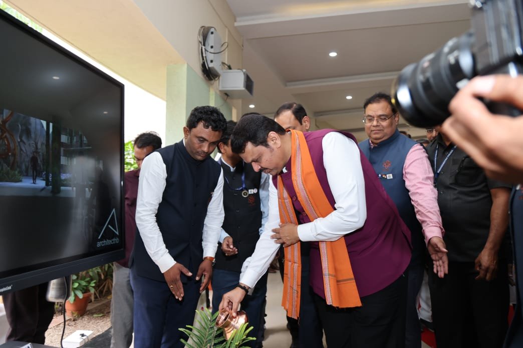 चक्र’च्या माध्यमातून संशोधन, नाविन्यता आणि स्टार्टअपला बळ मिळेल-मुख्यमंत्री देवेंद्र फडणवीस  विद्यापीठाने आरोग्यदायी कुंभ संकल्पना राबवावी  आरोग्य विज्ञान विद्यापीठाचे उत्कृष्टता केंद्र ‘चक्र’चे भूमिपूजन आणि संकेतस्थळाचे उद्घाटन