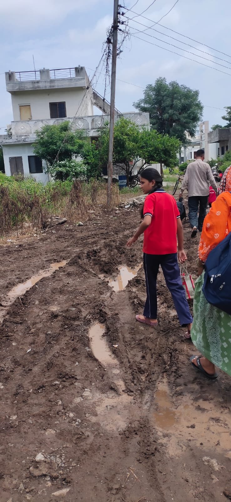 “या जरा आमच्या दारी”: अमळनेरतील तांबेपुरा, सानेनगर, केशव नगर, रामवाडी परिसरातील रस्त्यांची बिकट स्थिती नागरिकांची चिंता!