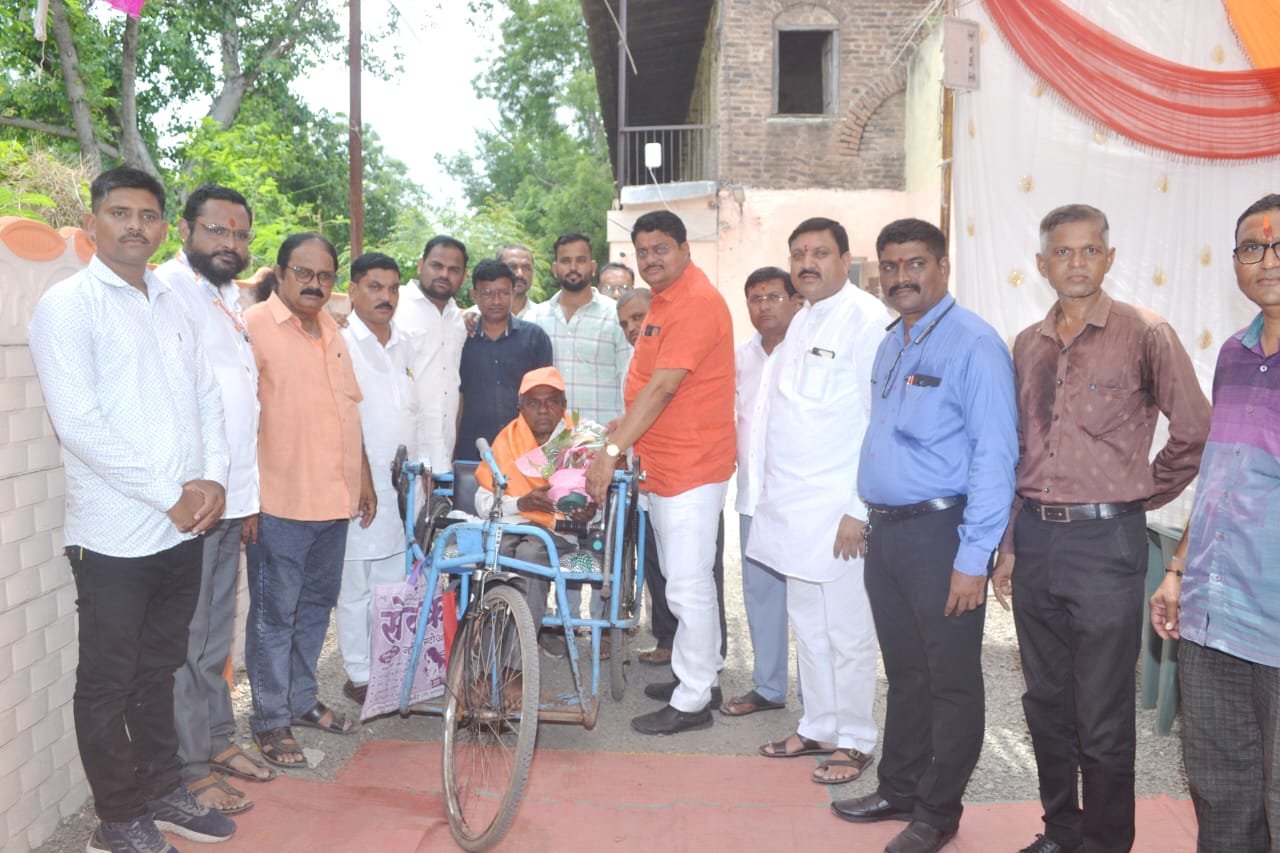 शिवसेना आयोजित नेत्र तपासणी शिबिरात नागरिकांचा उत्स्फूर्त प्रतिसाद  १५० नेत्ररोग मोफत तपासणी व ऑनलाईन सेतू सुविधा केंद्राचे उद्घाटन”