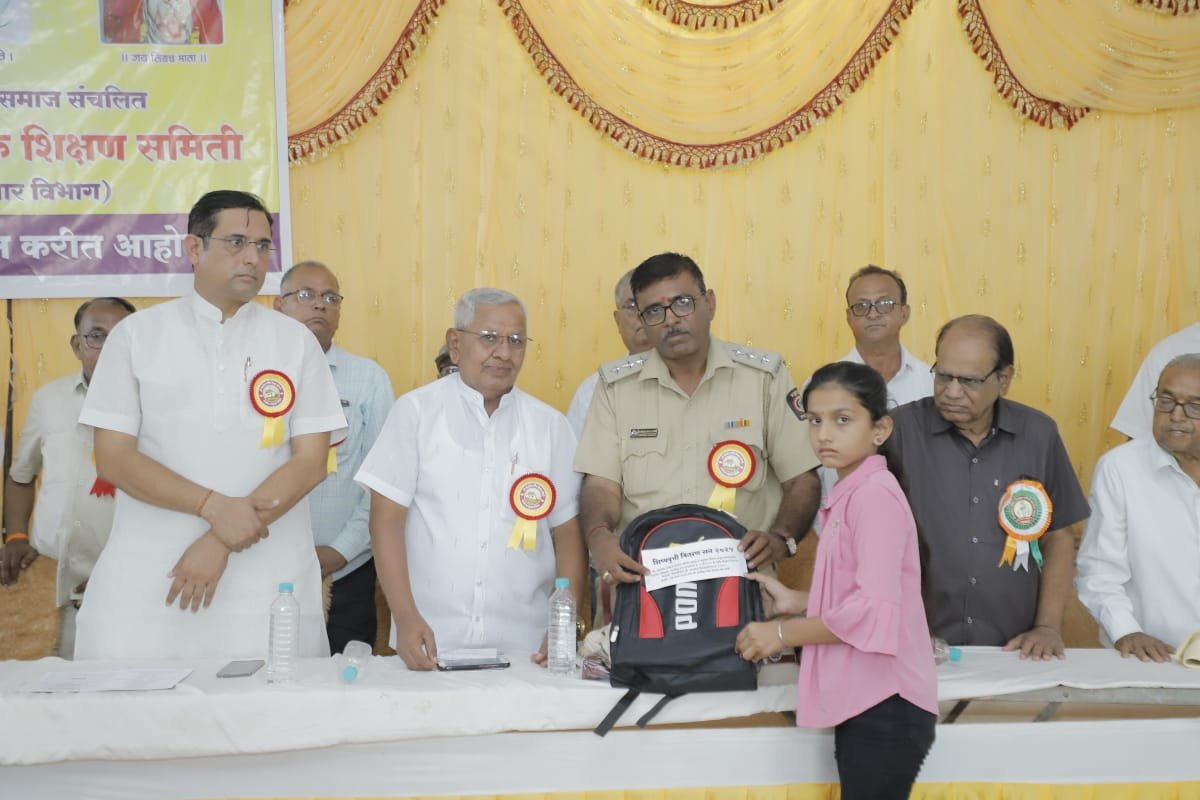 नाभिक समाजामुळे मानवजातीचे सौंदर्य टिकून -मनिलाल शिंपी.  शहादा येथे गुजर नाभिक समाजातर्फे शैक्षणिक गुणगौरव समारंभ संपन्न.