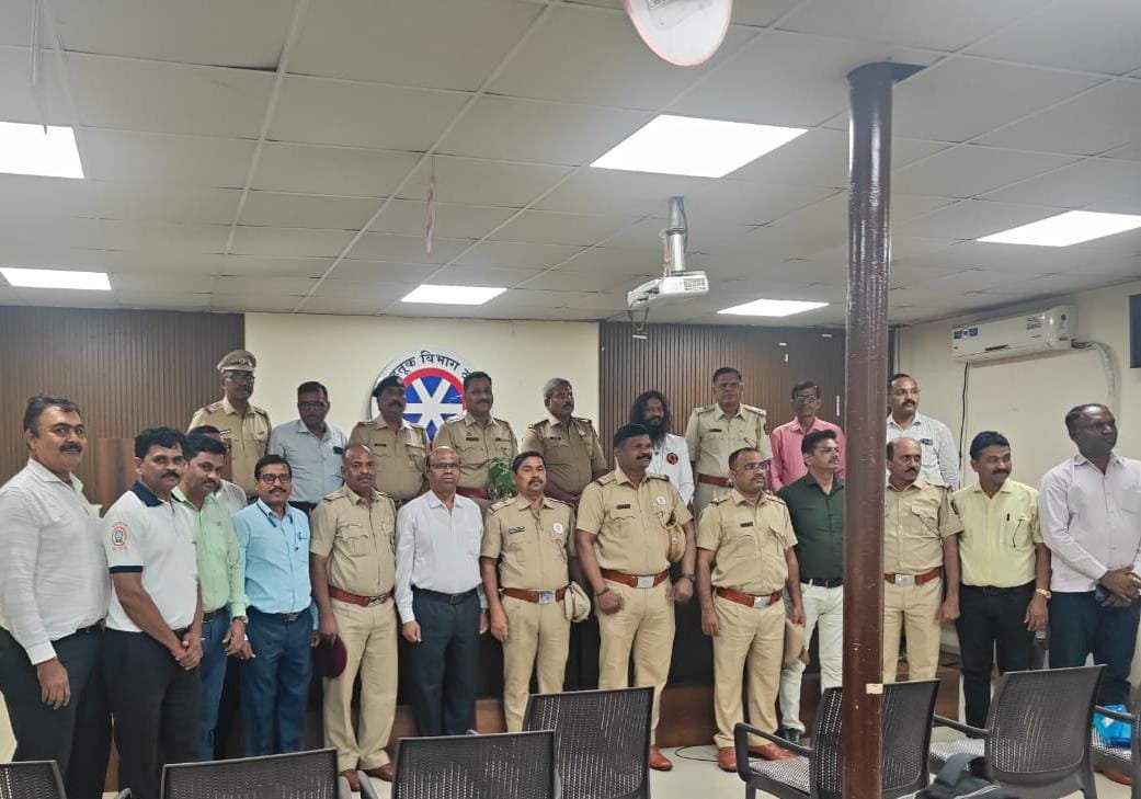ठाणे शहर वाहतूक उपायुक्तालयात आर एस पी अधिकारी शिक्षक सहविचार सभा संपन्न .*  *ठाणे जिल्ह्यात प्रत्येक शाळेत आर एस पी पथक तयार करावे: वाहतूक पोलिस उपायुक्त पंकज शिरसाट.*