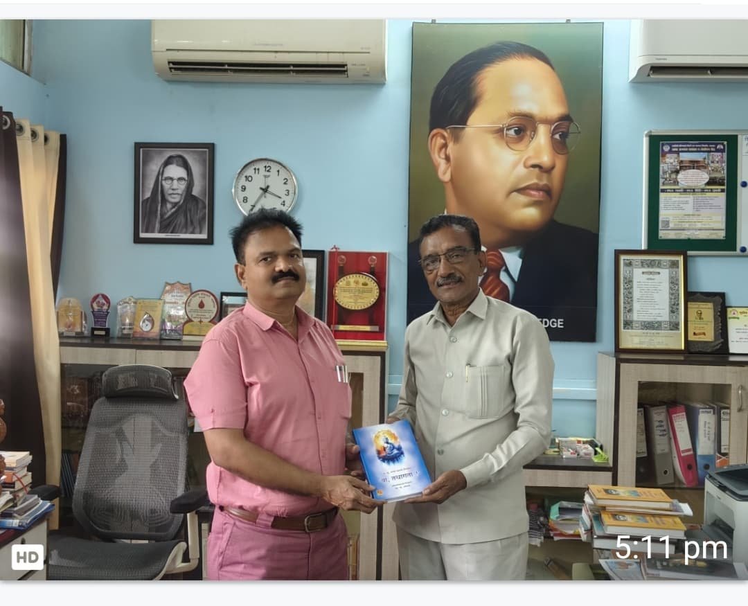 कवी डॉ.म.सु.पगारे यांच्या बा, तथागता!’या विशाल काव्याचा कवी प्रा. वा. ना.आंधळे यांनी केला अहिराणी अनुवाद*