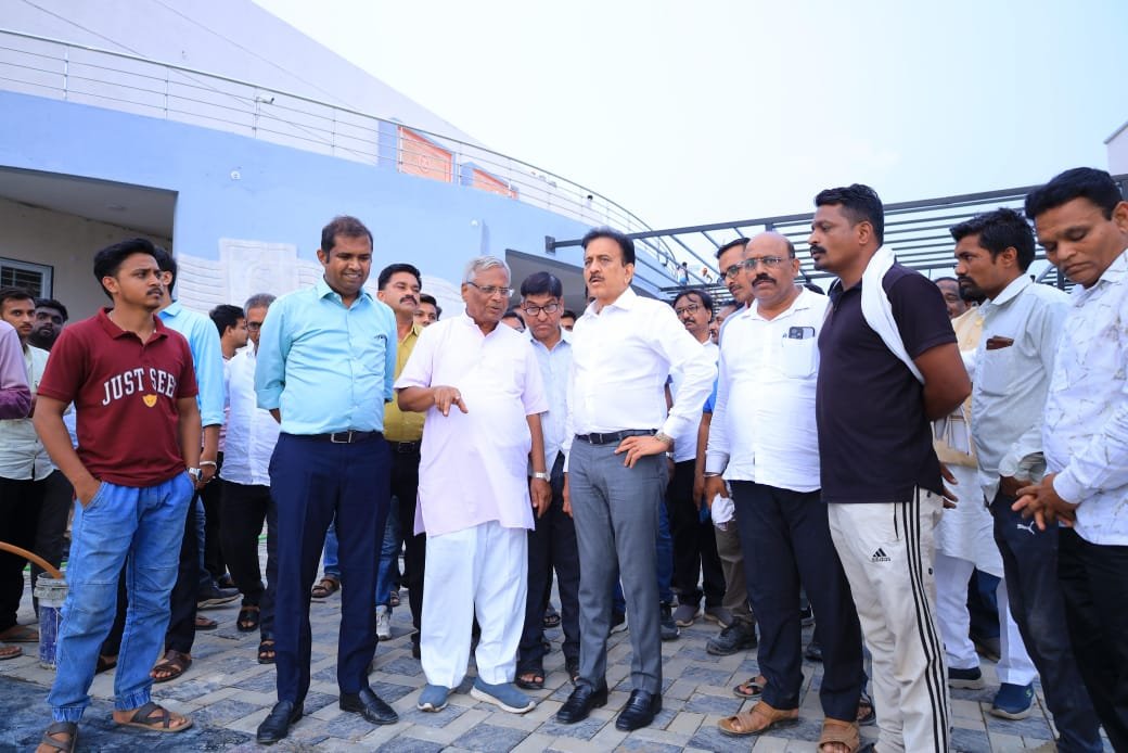 धरणगावमध्ये क्रांतिकारी खाज्याजी नाईक स्मारक प्रकल्पाची जलसंपदा मंत्री गिरीश महाजन यांनी केली पाहणी*  ▪️ *मुख्यमंत्री देवेंद्र फडणवीस यांच्या हस्ते २० जून रोजी होणार उद्घाटन*