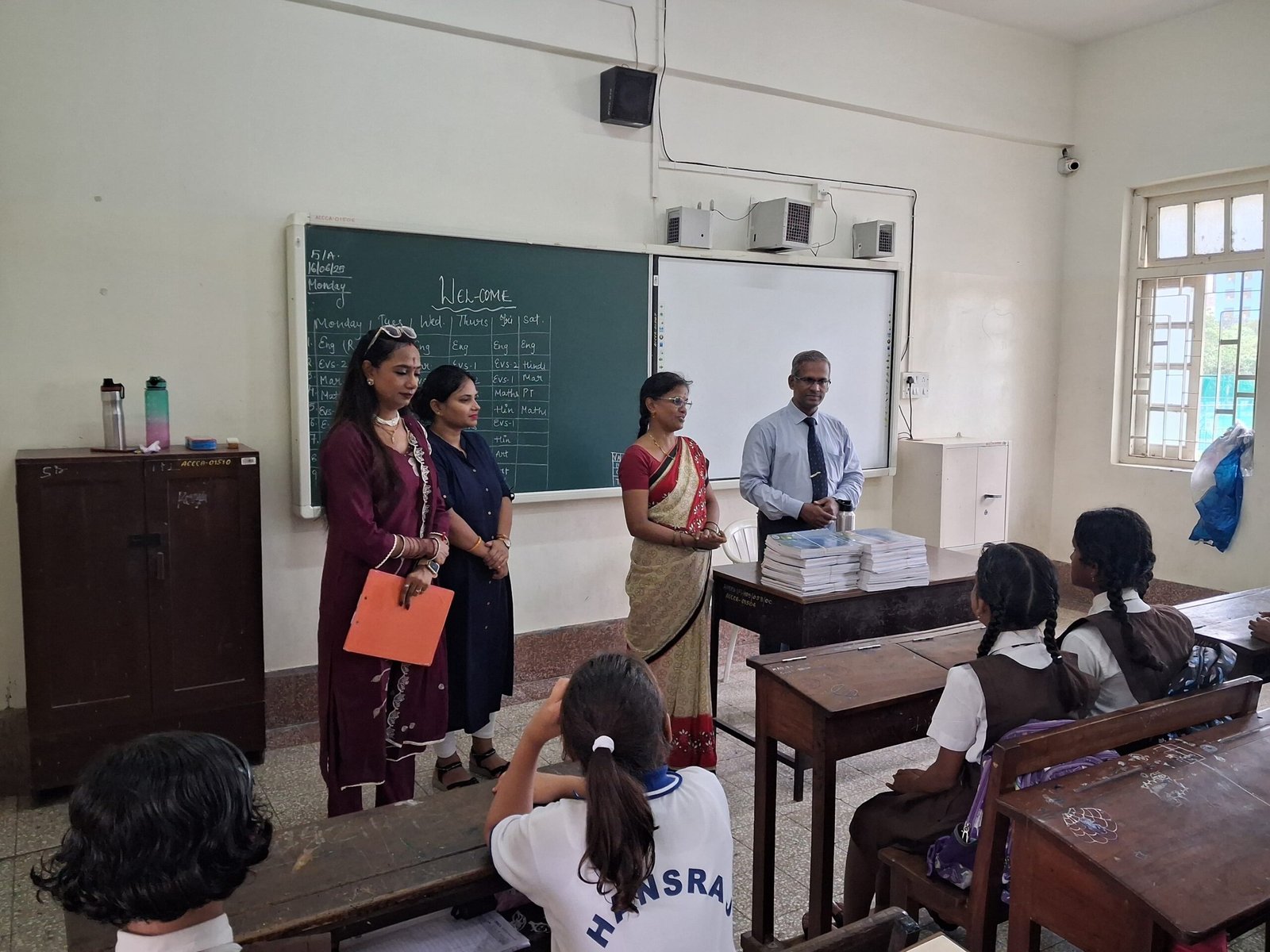 दमदार पावसात शाळेची सुरुवात! नवे शैक्षणिक धोरण अंमलबजावणी सुरू.