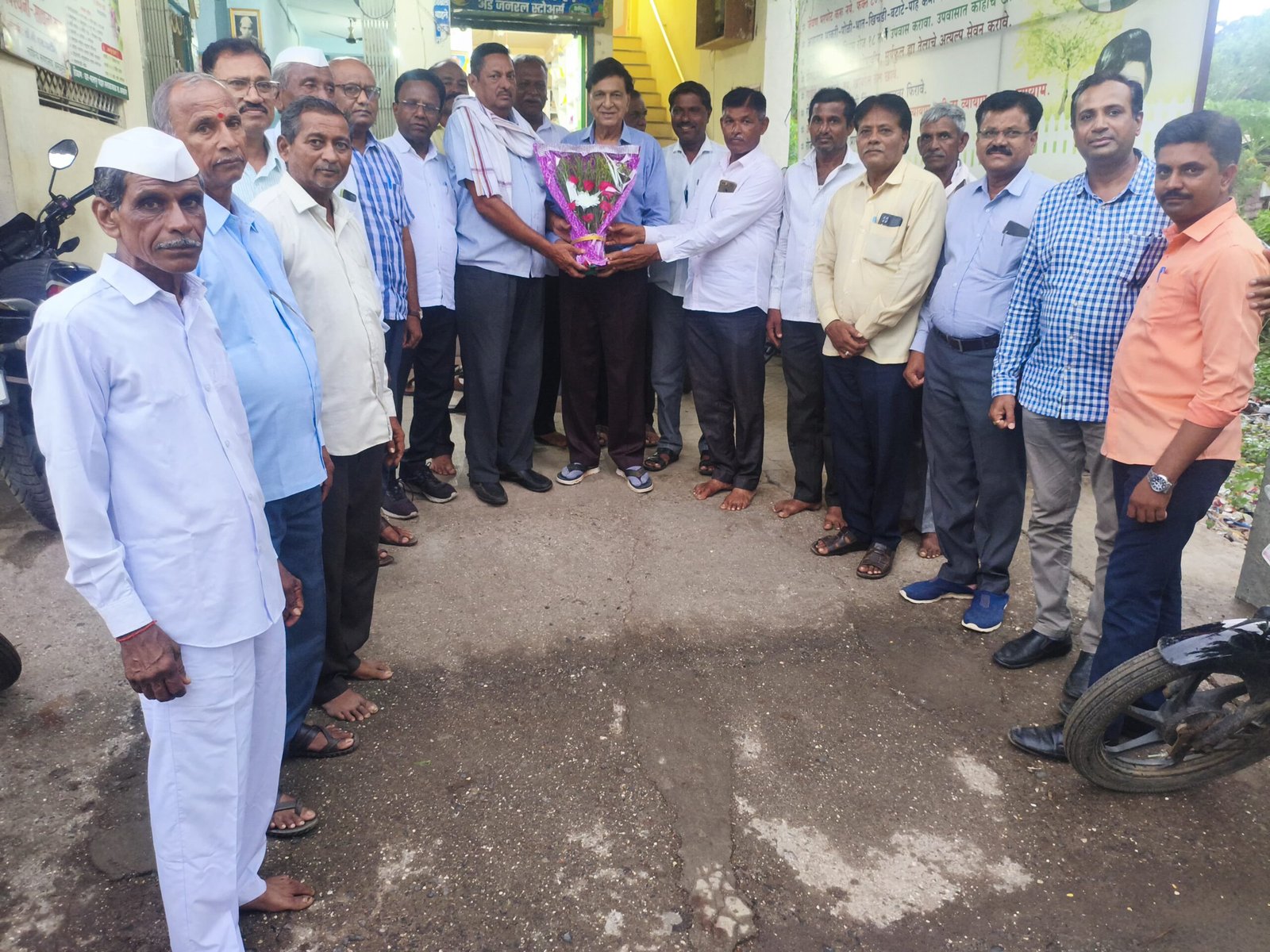 राष्ट्रवादी काँग्रेस पक्षाच्या वतीने विजयी संचालकांचा सत्कार*