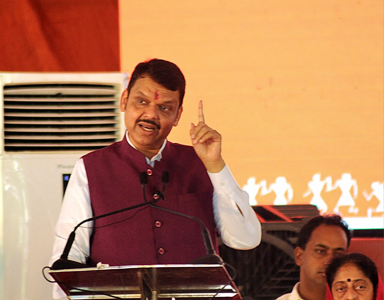 _क्रांतिकारी खाज्याजी नाईक स्मारकाचे मुख्यमंत्री देवेंद्र फडणवीस यांच्या हस्ते उद्घाटन*_  ▪️ *स्मारकस्थळी महिलांसाठी कौशल्य विकास केंद्र उभारणार*   ‘ *धरती आबा जनजातीय ग्राम उत्कर्ष अभियान’अंतर्गत आदिवासी समाजाच्या गावात १७ प्रकारच्या योजना राबविणार* – *मुख्यमंत्री देवेंद्र फडणवीस*