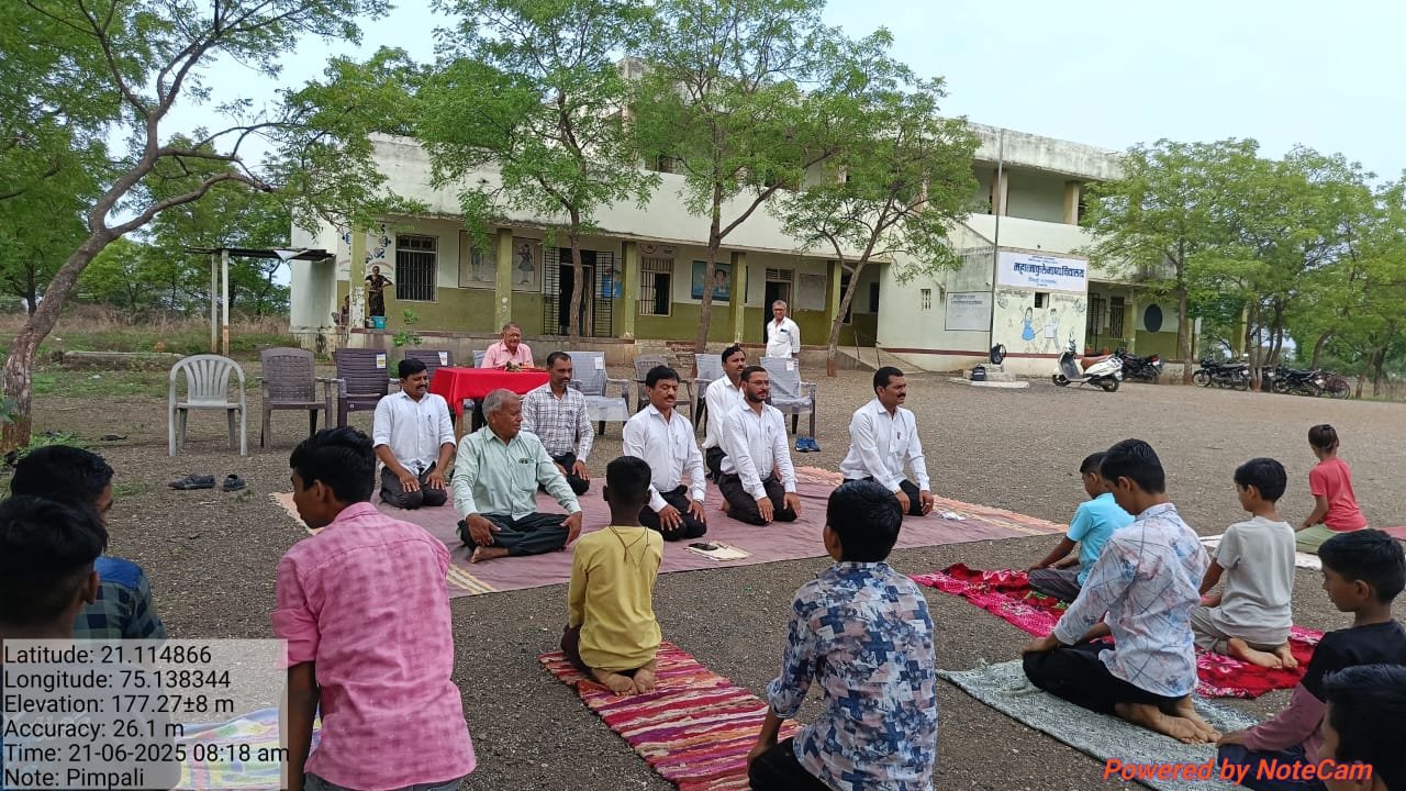 पिंपळीमध्ये आंतरराष्ट्रीय योग दिवस उत्साहात साजरा , महात्मा फुले माध्यमिक विद्यालयात योगासने व जीवनशैलीवर मार्गदर्शन