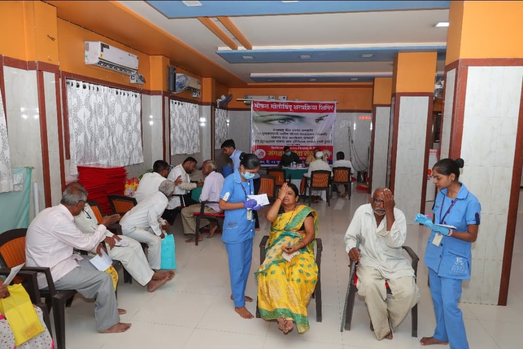 मोफत मोतीबिंदू शस्त्रक्रिया शिबीरात १३५ रुग्णांची तपासणी  मंगळग्रह सेवा संस्थेचा स्तुत्य उपक्रम : अमळनेरसह चोपडा, धरणगाव परिसरातील रुग्णांचा सहभाग