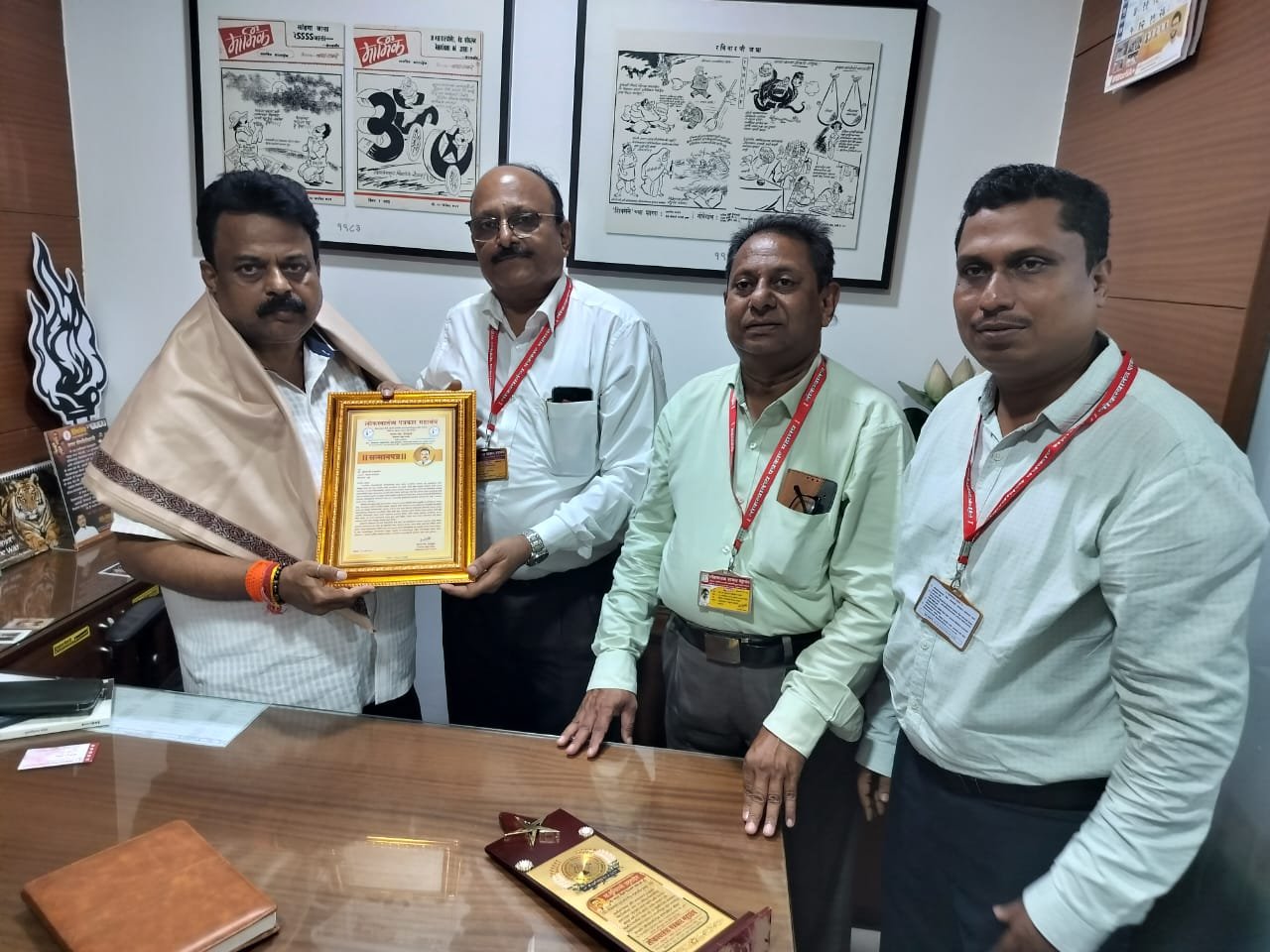 आमदार सुनिल प्रभू यांना “लोकस्वातंत्र्य समाजरत्न गौरव राज्यस्तरीय पुरस्कार..!”*,  *लोकस्वातंत्र्य पत्रकार महासंघाकडून त्यांच्या यशस्वी वाटचालीचा सन्मान..!*