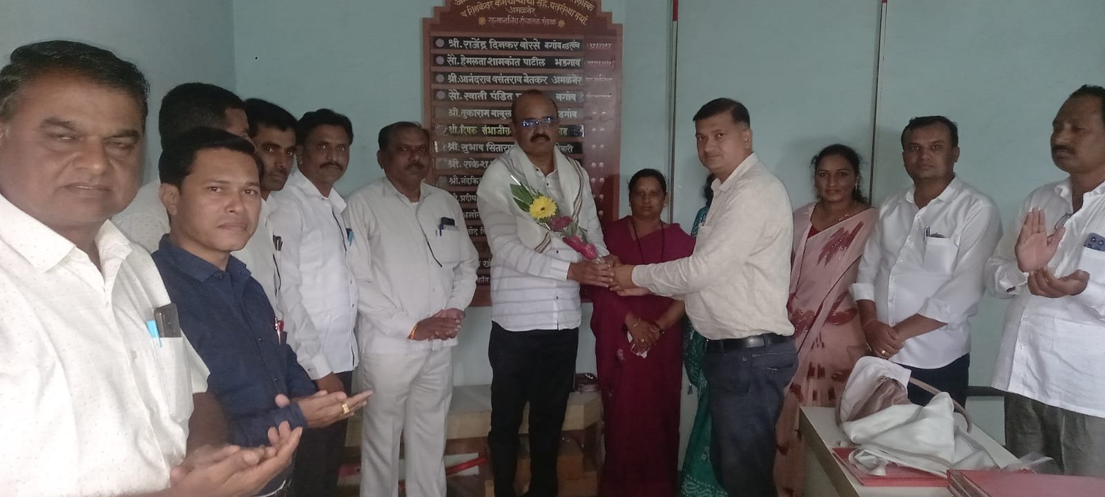 अमळनेर माध्यमिक शिक्षक सहकारी पतसंस्थेच्या अध्यक्षपदी प्रा. दीपक पाटील यांची एकमत निवड