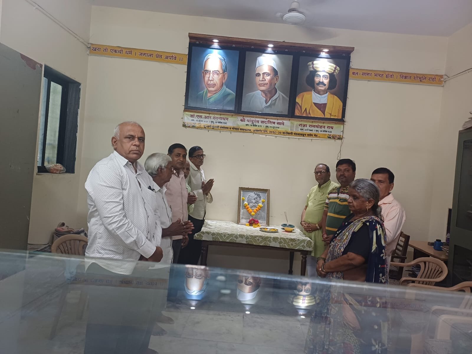 पूज्य साने गुरुजी वाचनालय व  ग्रंथालयात राजश्री शाहू महाराज जयंती निमित्ताने अभिवादन